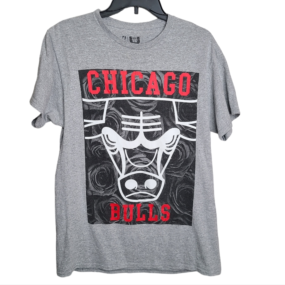Chicago Bulls Basketball NBA Gray Graphic Tshirt Unisex Size Medium